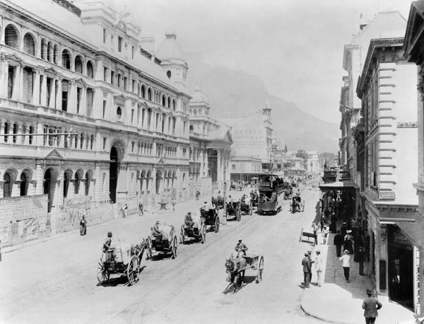 Cape Town: New Adderley Street, c.1914 ( b/w photo)  von French Photographer