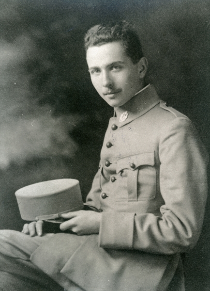 Louis Aragon (1897-1982) in uniform (b/w photo)  von French Photographer