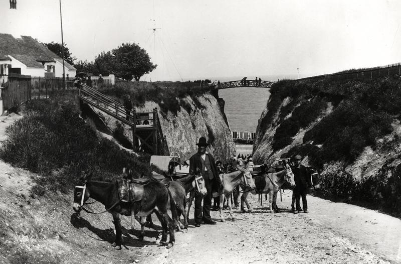 Newgate Gap, Margate, c.1900 (b/w photo)  von French Photographer