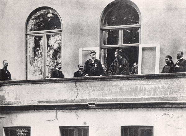 Otto Von Bismarck (1815-98) receiving Li Hung-Chang (1823-1901) 1896 (b/w photo)  von German Photographer