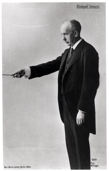 Richard Strauss (1864-1949) conducting in Berlin, 1920s (b/w photo)  von German Photographer