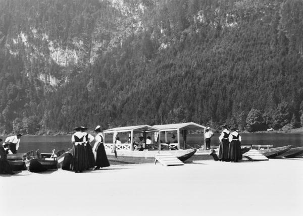 Boats at Konigssee, c.1910 (b/w photo)  von Jousset