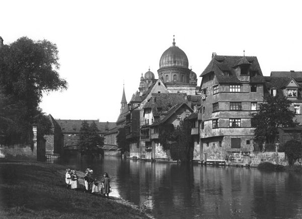 The synagogue at Nuremberg, c.1910 (b/w photo)  von Jousset