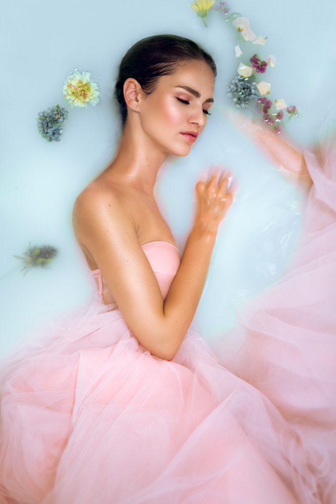 Milk Bath von Adalia Fedur