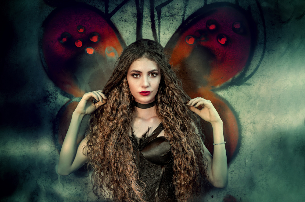 butterfly woman von Adela Lia Rusu