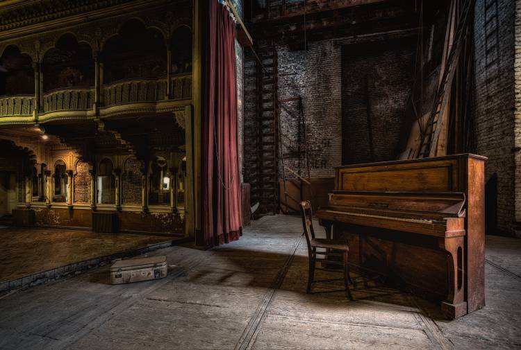 Show, interrupted von Adrian Popan