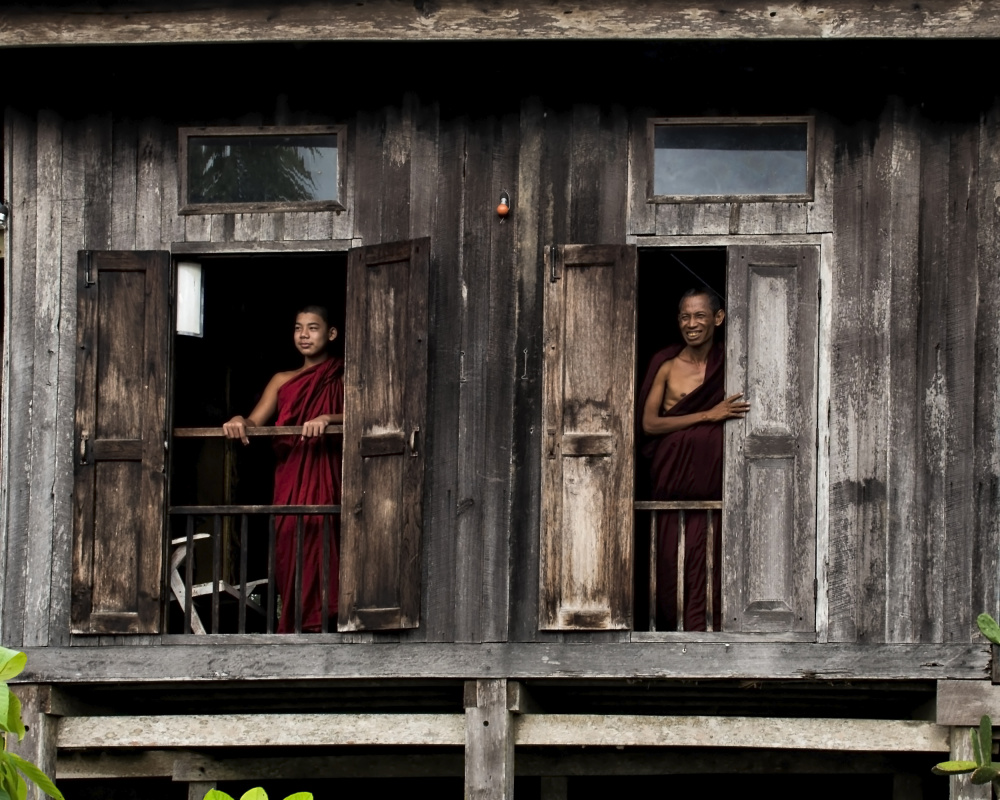 Monks von Aharon Golani