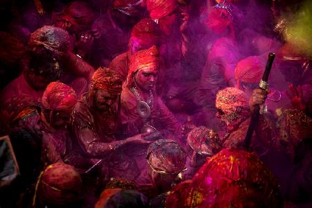 Chanting at Holi