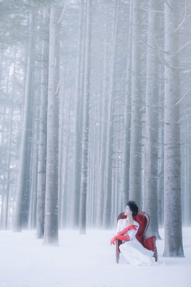 Red chair von Akihiko Tsumura