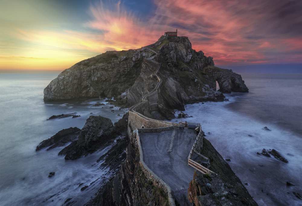Gaztelugatxe Sunset von Alejandro Garcia