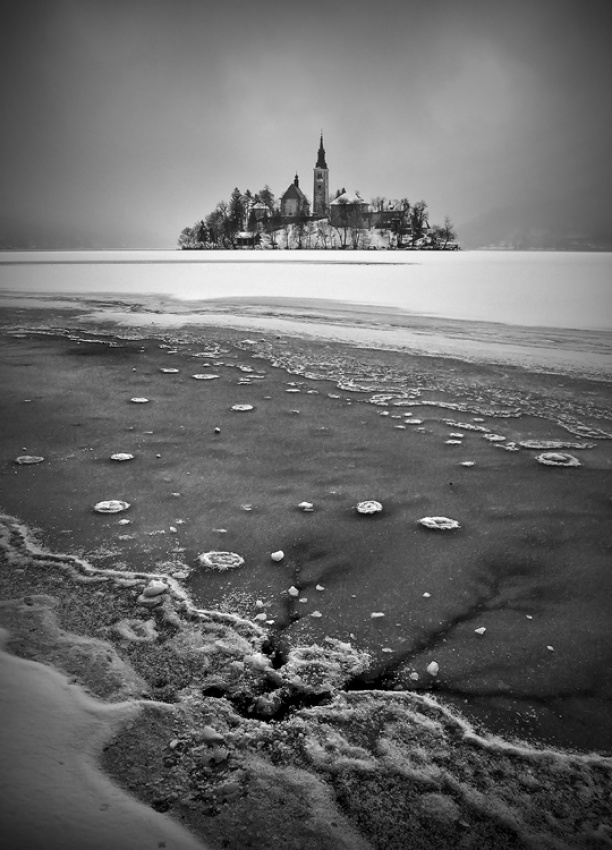 Frozen von Ales Komovec