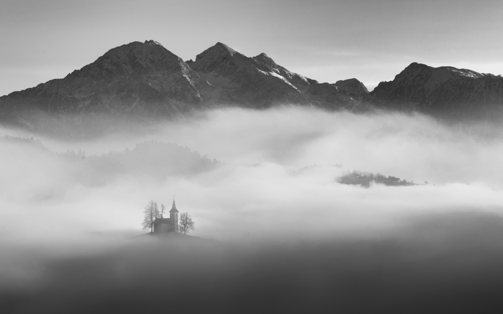 Floating in the mountains von Ales Krivec