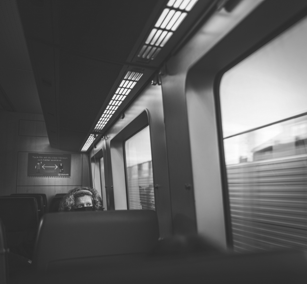 The loneliness: Keep distance! von Alex Ogazzi