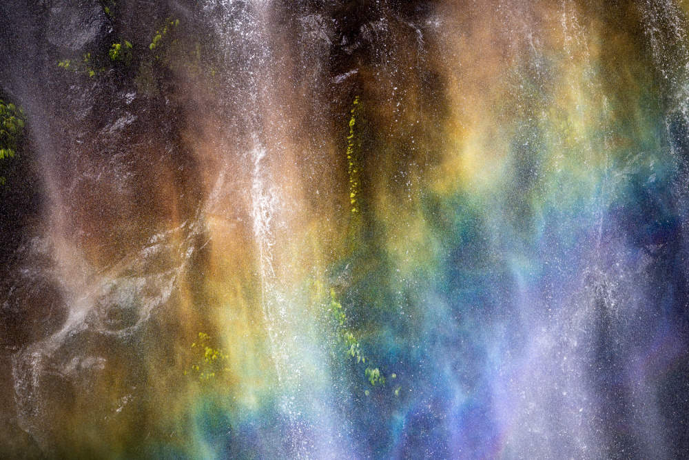 A rainbow in a waterfall von Alistair McKeough