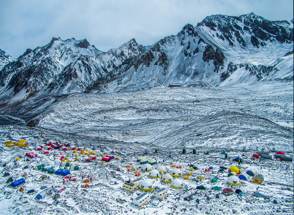 Base Camp von Amin Dehghan