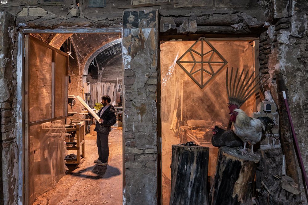 The carpenter von amir masoud arabshshi