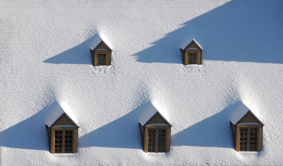 First snow on the roof von André Pelletier