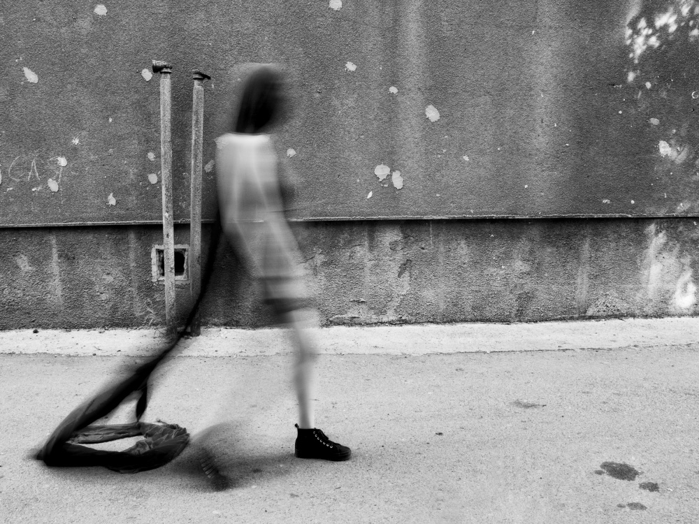 W von Andreea-Doria Costin