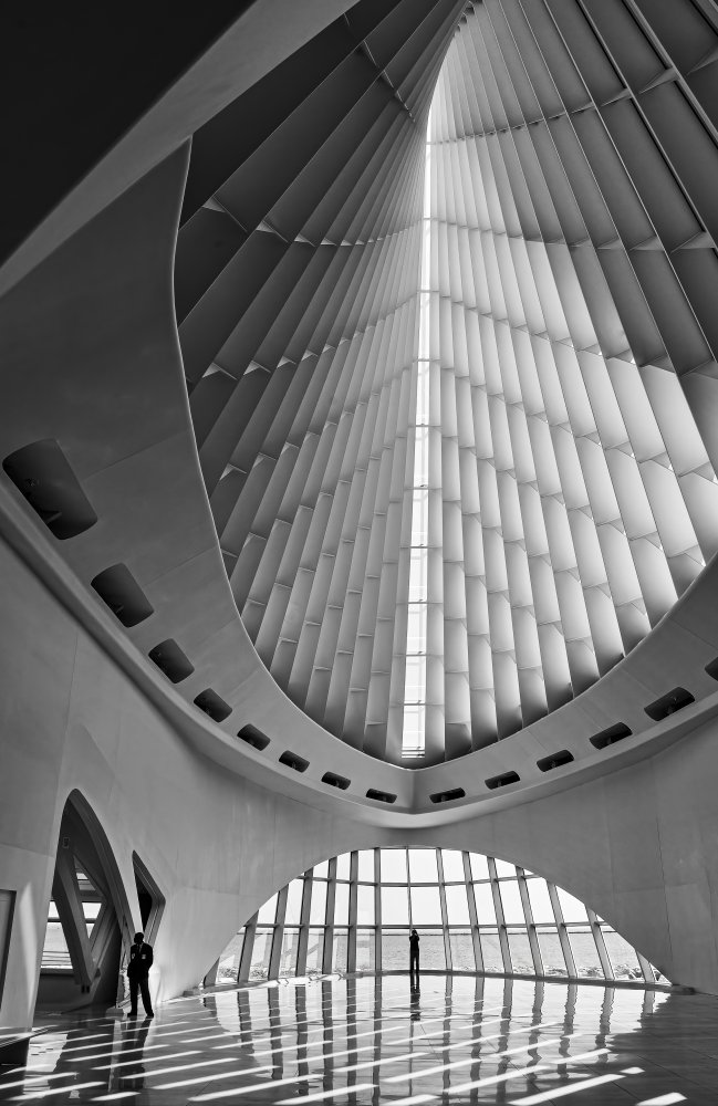 Museum Guard Milwaukee Art Museum, #164 von Andrew Beavis