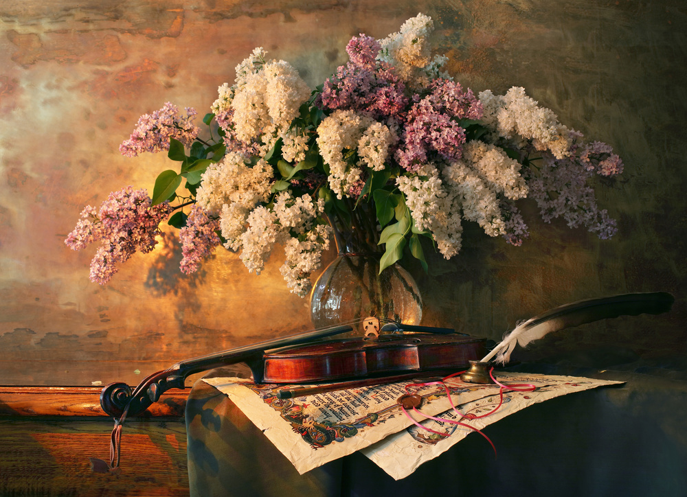 Still life with violin and lilac flowers von Andrey Morozov