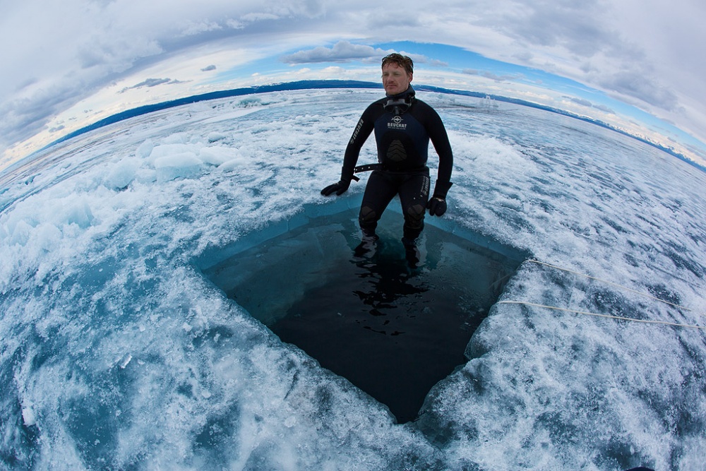 On the edge of the earth von Andrey Narchuk