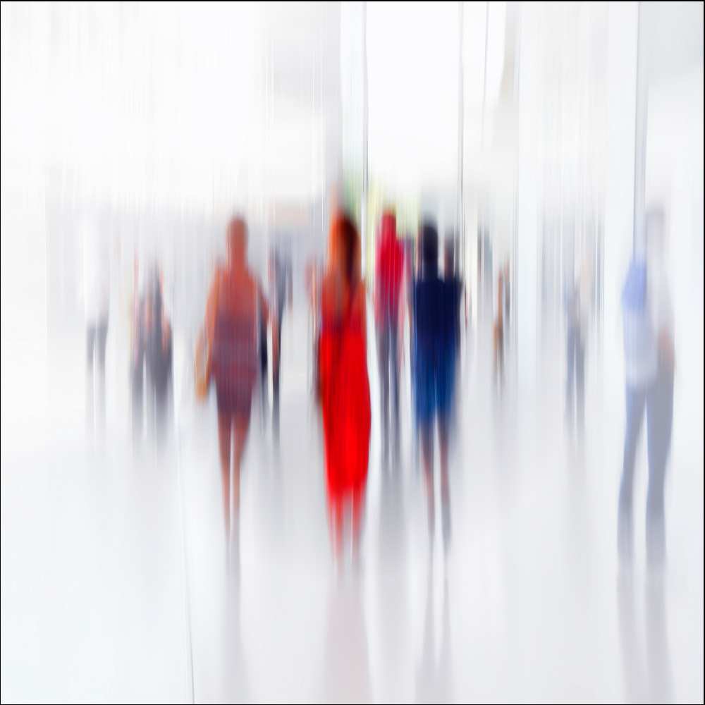 Women in red von Anette Ohlendorf