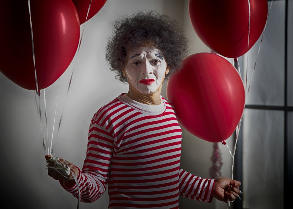 Why.... von Angela Muliani Hartojo