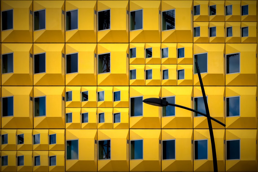Yellow Facade von Anita Martin AnnaPileaFotografie