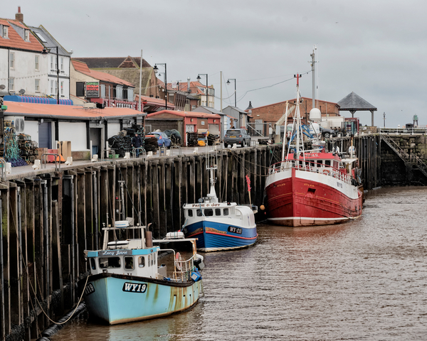Boats in Whitby Harbour von Ant Smith