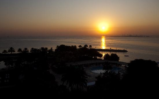 Katar - Sonnenaufgang in Doha von Arno Burgi