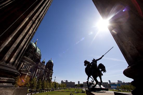 Sonne in Berlin von Arno Burgi