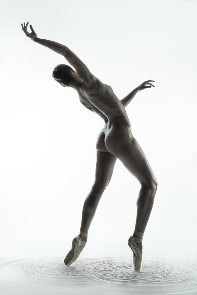 on the tips of your fingers von AURIMAS VALEVICIUS