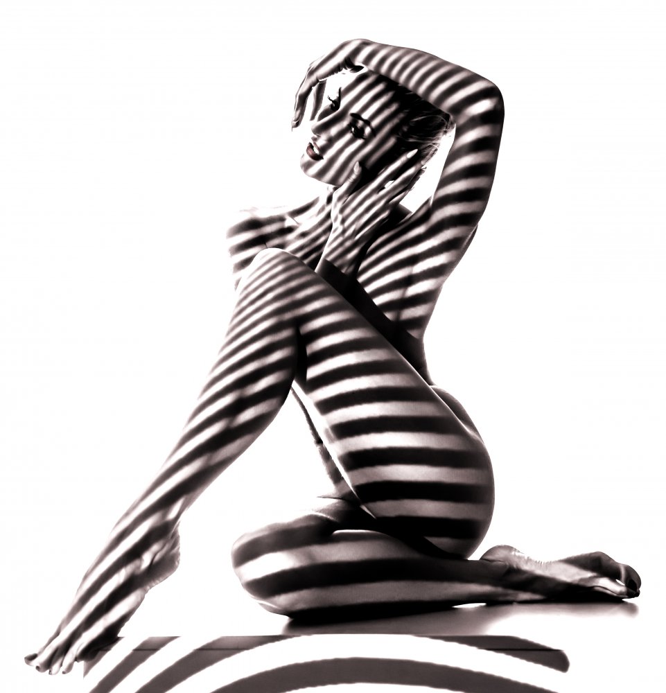 Strings of shadows von AURIMAS VALEVICIUS