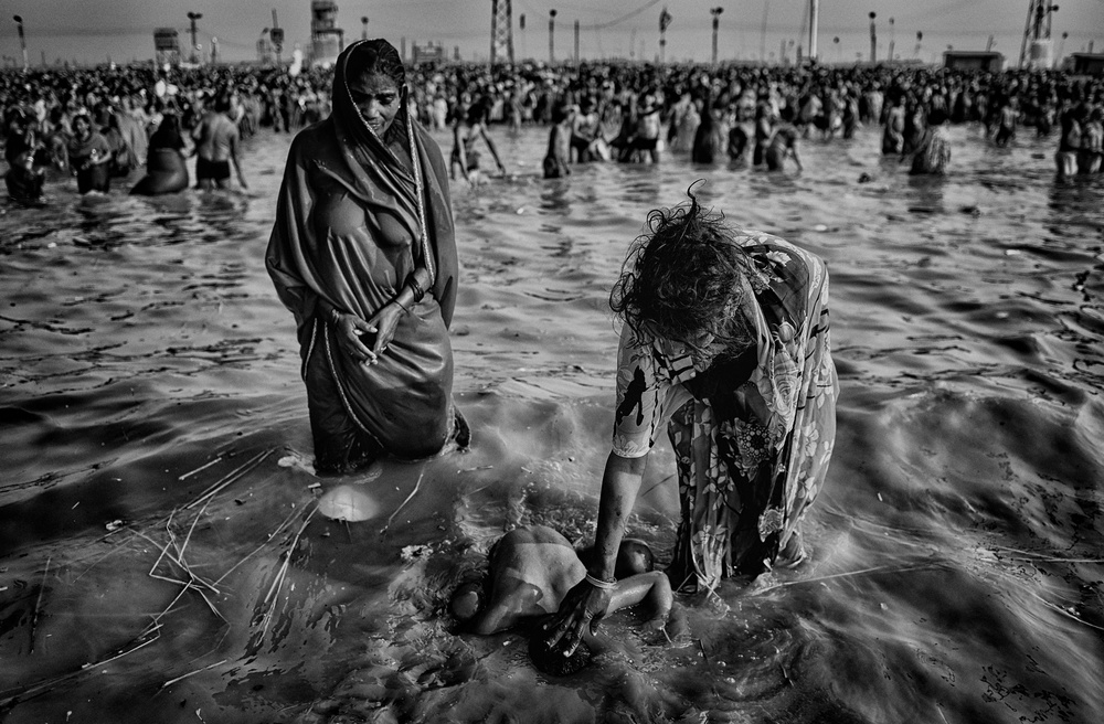 Holy Bath von Avishek Das