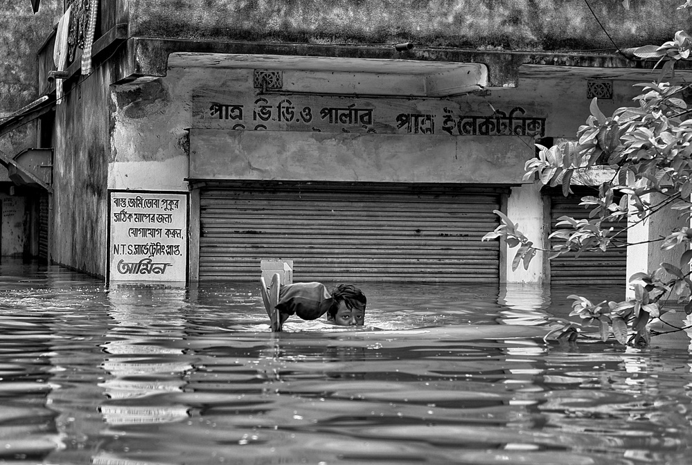 Submerged von Avishek Das