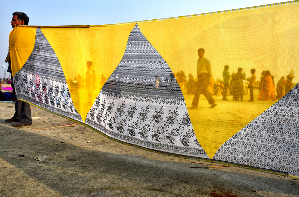 Angle on Street von Avishek Das