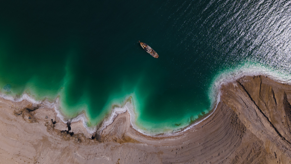 A single ship von AYMAN KHRBAWE