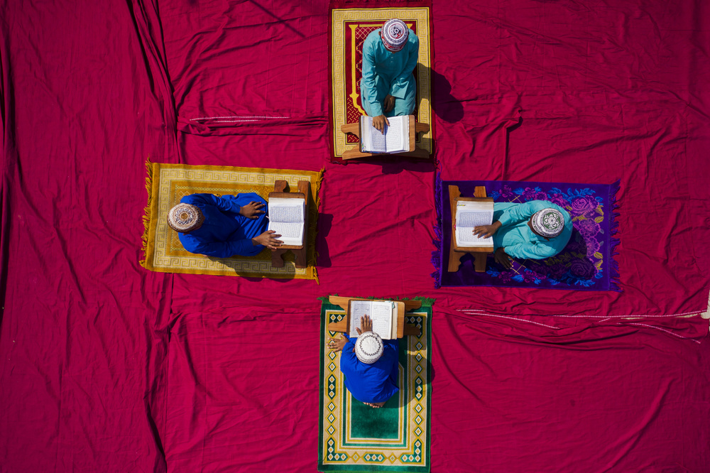 Reciting Quran von Azim Khan Ronnie