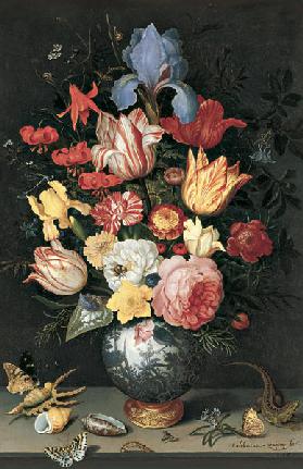 Chinesische Vase mit Blumen, Muscheln und Insekten