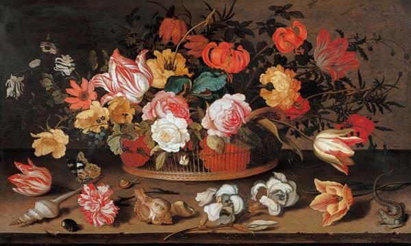 Rosen, Tulpen, Lilien und andere Blumen in einem Korb.