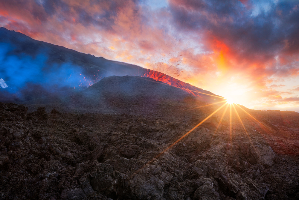Volcano Sunrise von Barathieu Gabriel