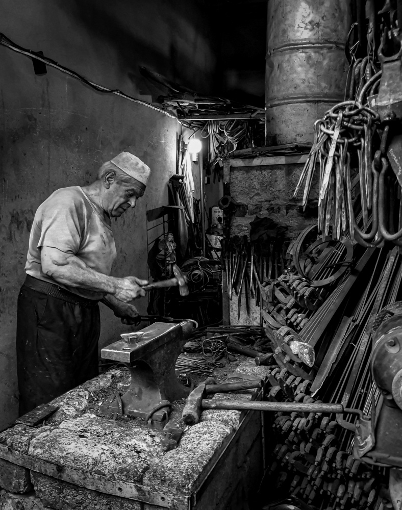 Traditional blacksmith von Bashar Alsofey