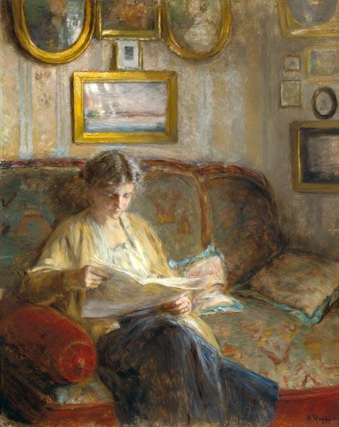 Lesende Frau in einem Innenraum.