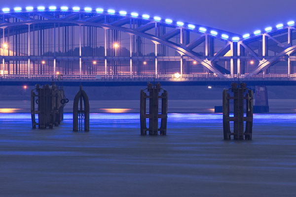 Blueport Elbbruecke b (Hamburg) von Birge George