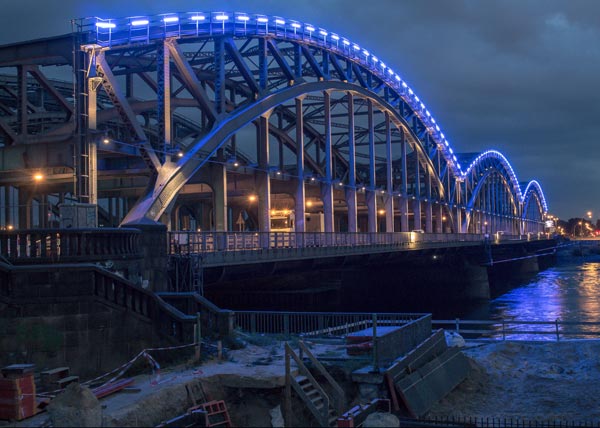 Blueport Elbbruecke d (Hamburg) von Birge George