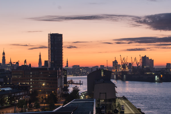 City Daemmerung Mittel (Hamburg) von Birge George