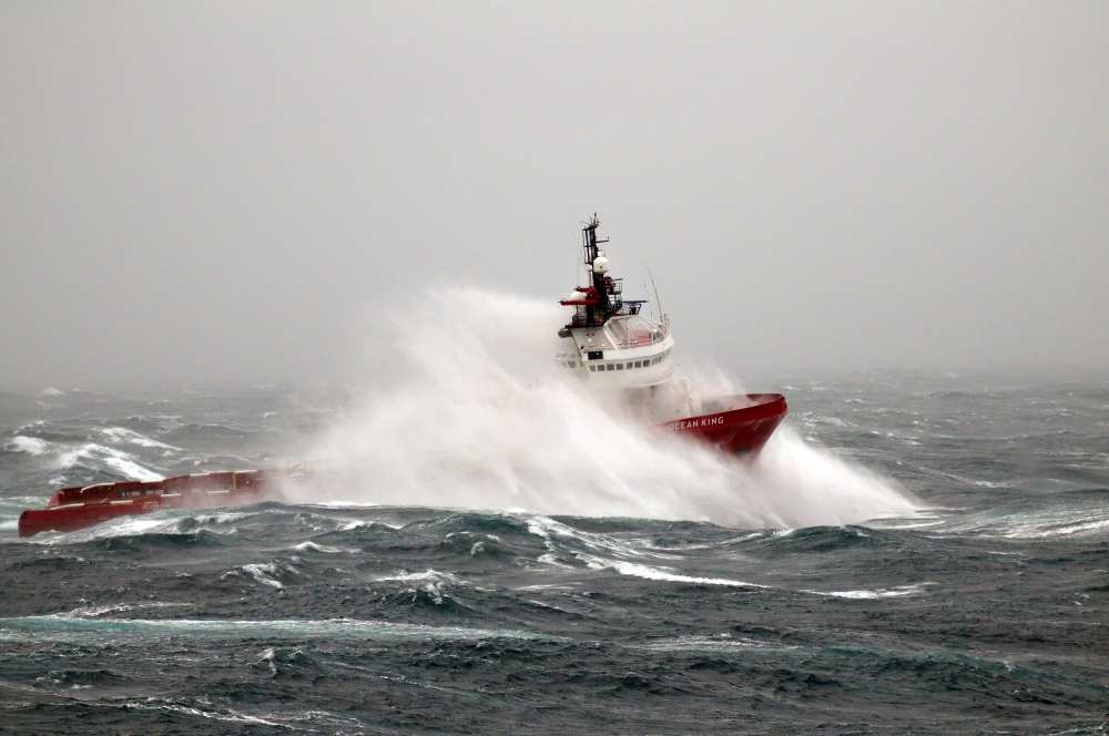 Heavy weather von Bjarne Skogvik
