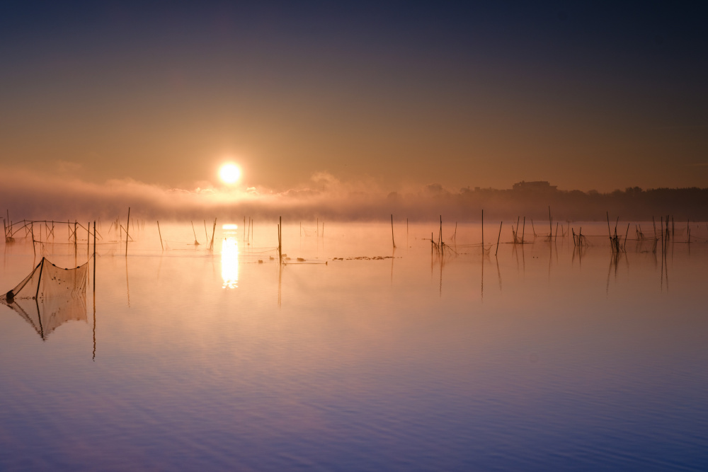 Sunrise over the lake von Blues_Walker