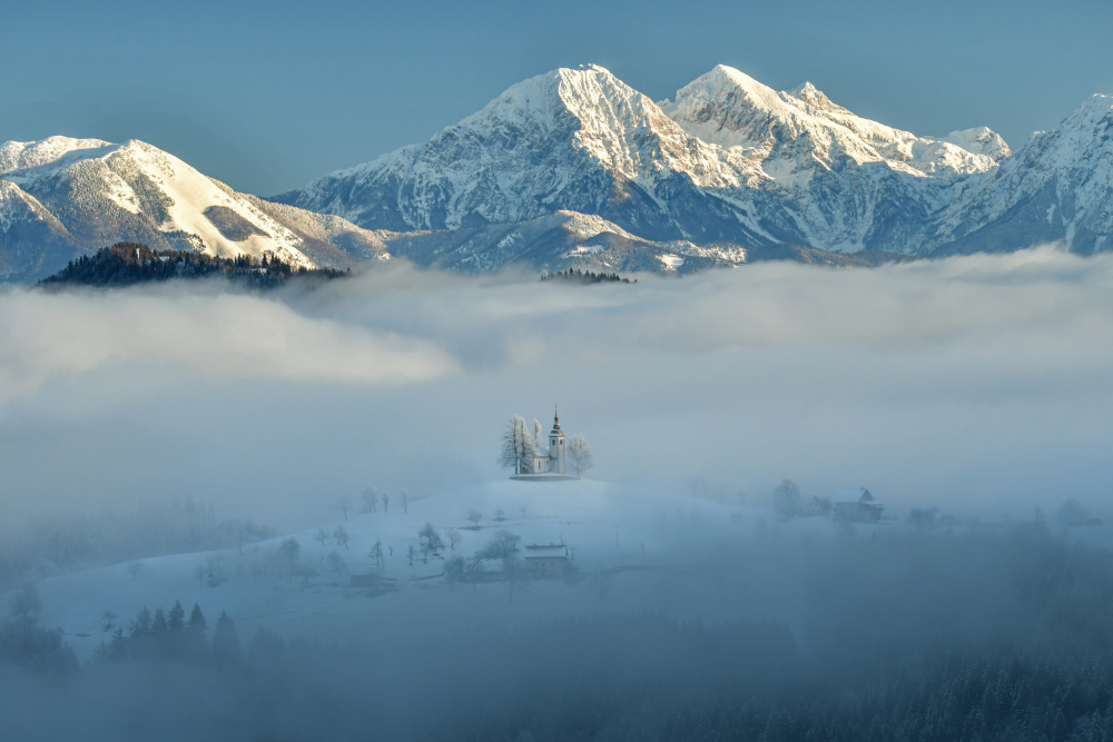 In the embrace of the mists von Bojan Kolman