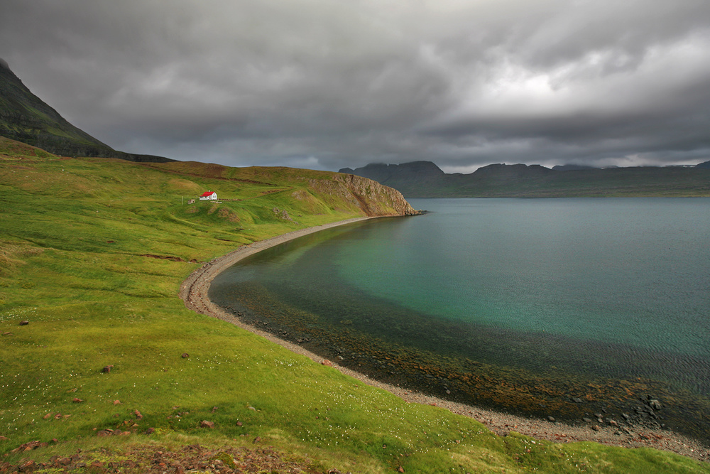Between Mountains von Bragi Ingibergsson - BRIN